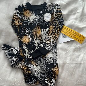 NWT Burt’s Bees footie pajama